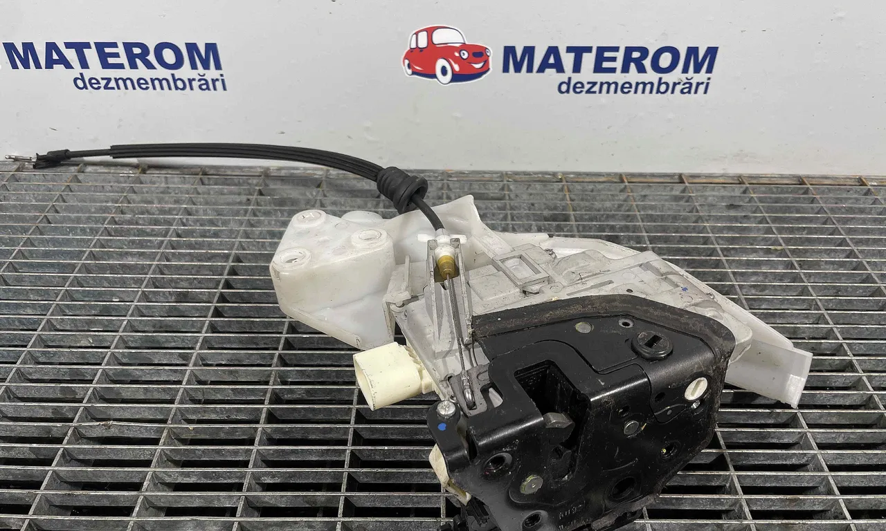 INCUIETOARE USA SPATE STANGA VOLKSWAGEN PASSAT B6 Variant 2005-2011