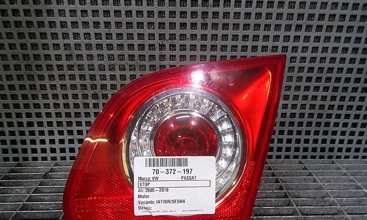 STOP INTERIOR DREAPTA VOLKSWAGEN PASSAT B6 Variant 2005-2011