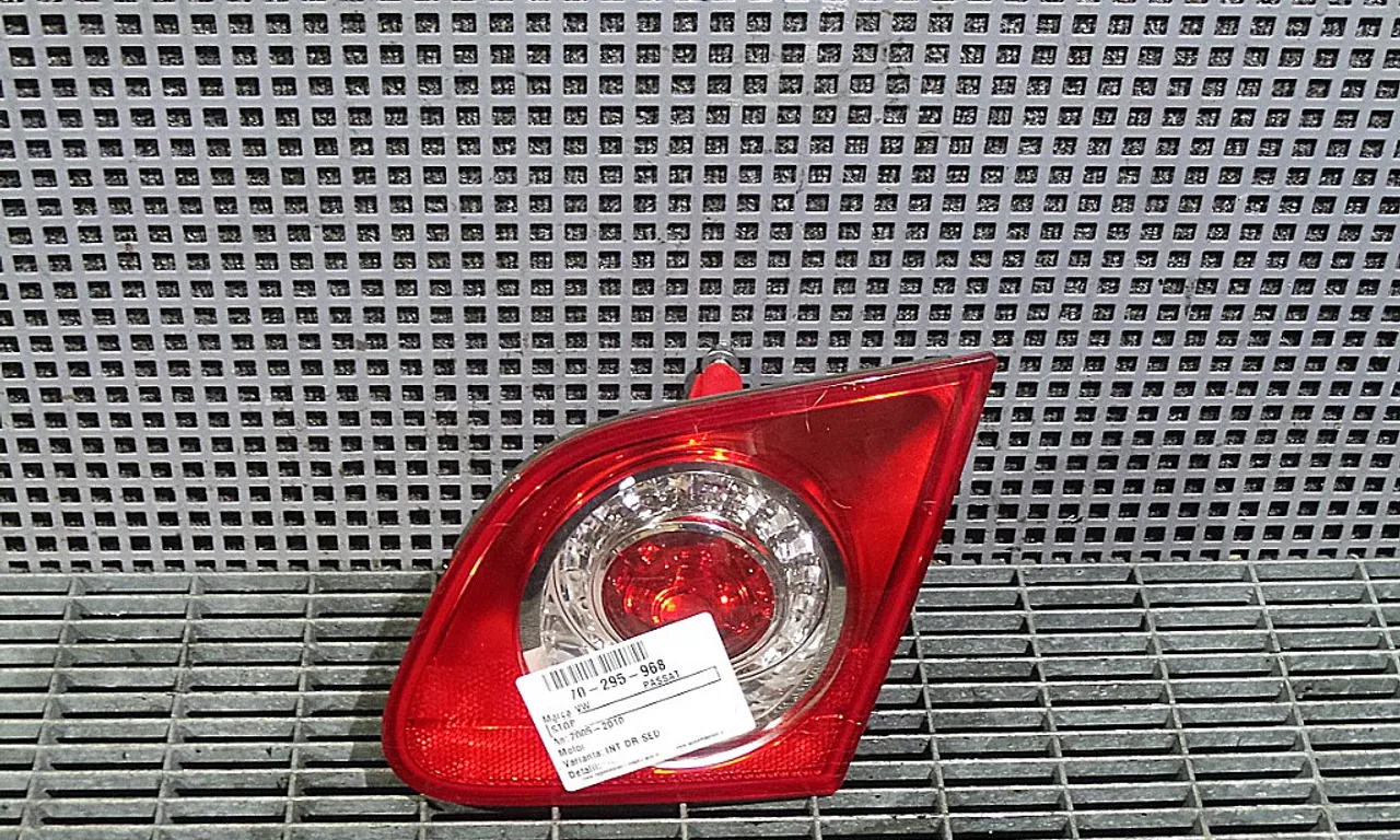 STOP INTERIOR DREAPTA VOLKSWAGEN PASSAT B6 Variant 2005-2011