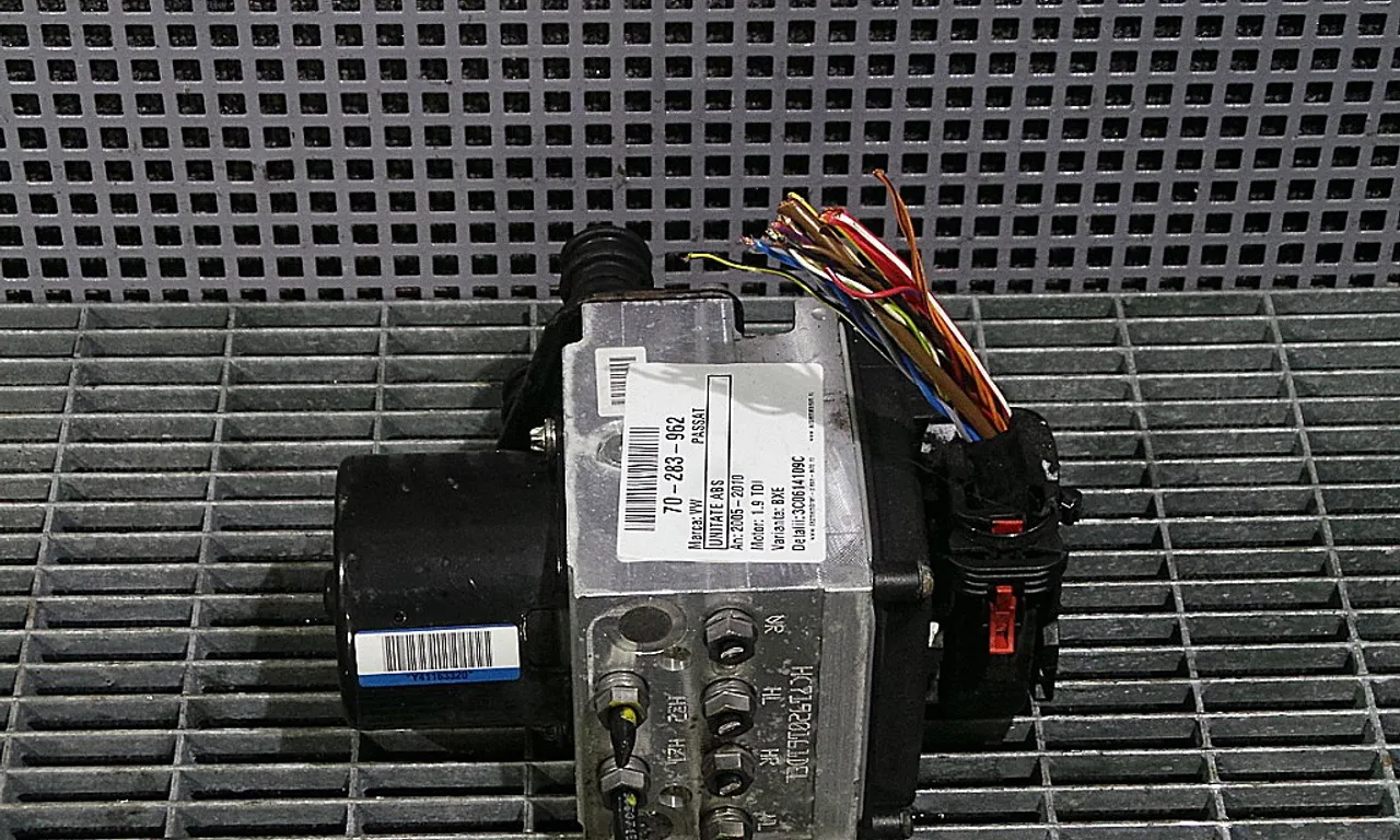 UNITATE ABS VOLKSWAGEN PASSAT B6 Variant 2005-2011