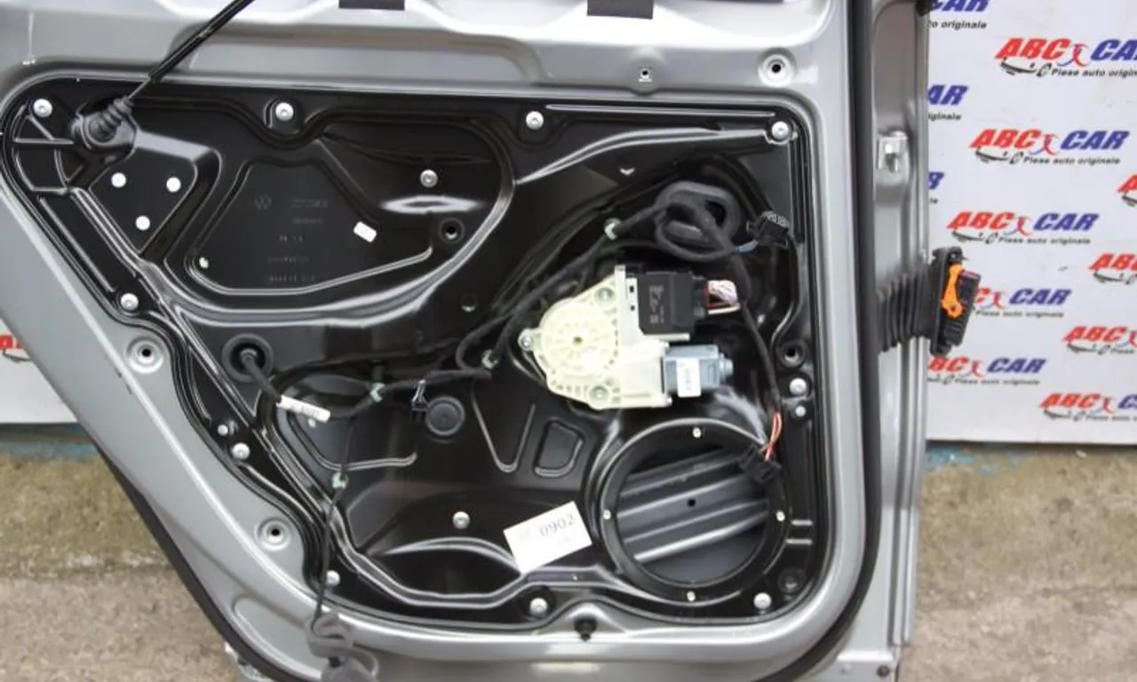 Broasca usa stanga spate VOLKSWAGEN PASSAT B7 2010-2014