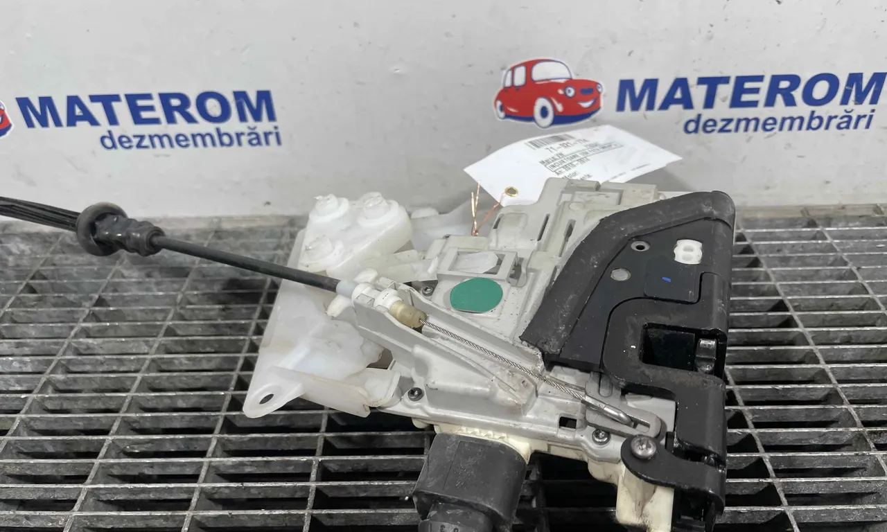 INCUIETOARE USA FATA DREAPTA VOLKSWAGEN PASSAT B7 2010-2014