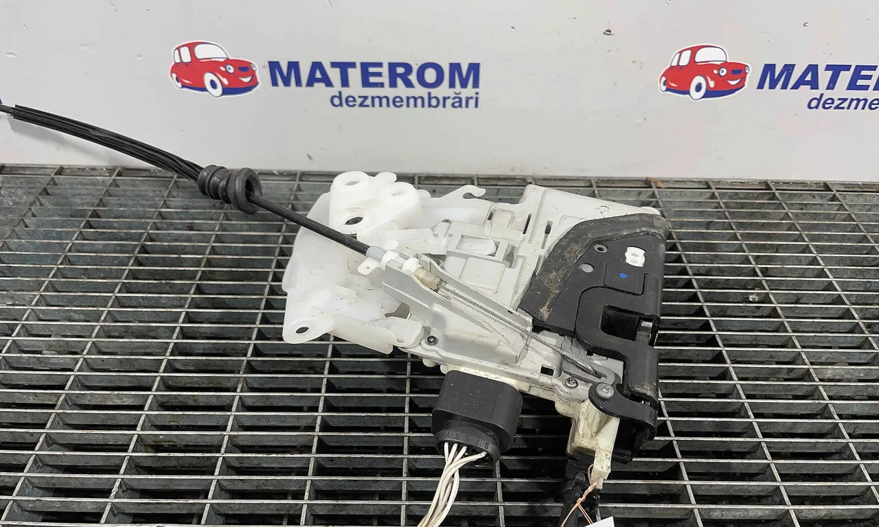 INCUIETOARE USA FATA DREAPTA VOLKSWAGEN PASSAT B7 2010-2014