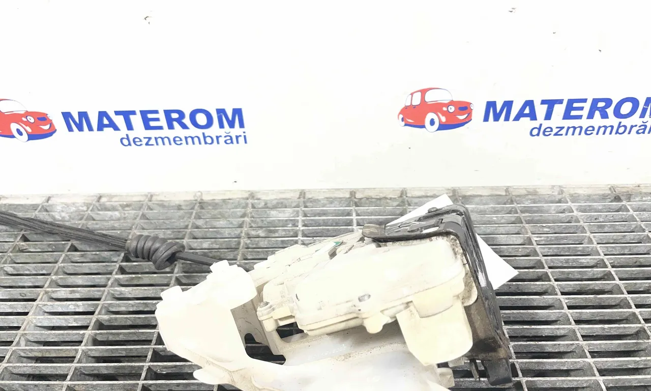 INCUIETOARE USA FATA STANGA VOLKSWAGEN PASSAT B7 2010-2014