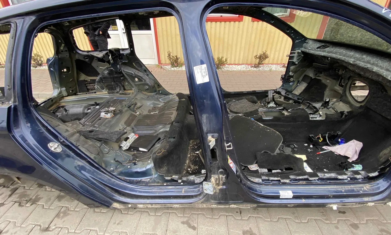 STALP MIJLOC DREAPTA VOLKSWAGEN PASSAT B7 2010-2014