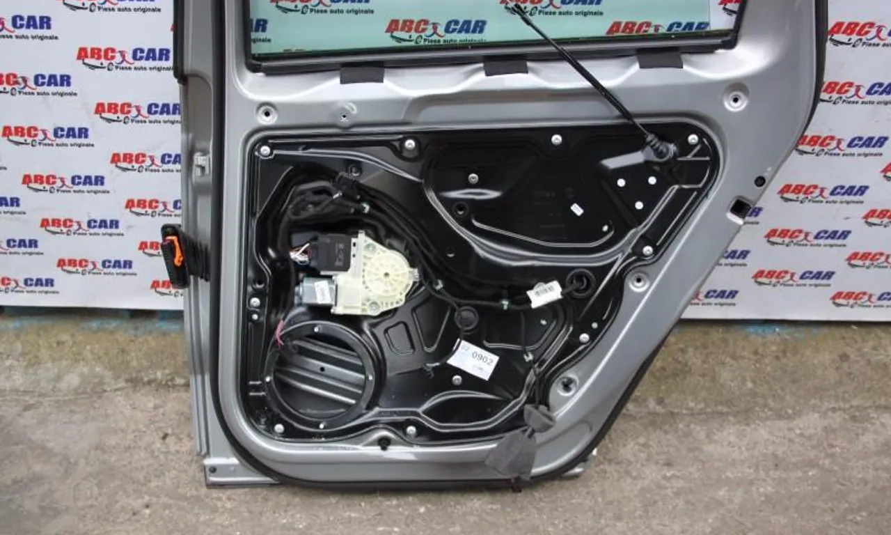 Motoras macara usa dreapta spate VOLKSWAGEN PASSAT B7 2010-2014
