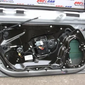 Motoras macara usa stanga fata