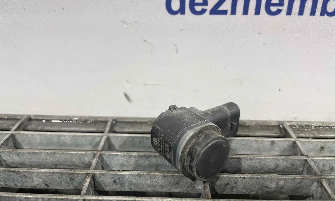 SENZOR PARCARE FATA VOLKSWAGEN PASSAT B7 2010-2014