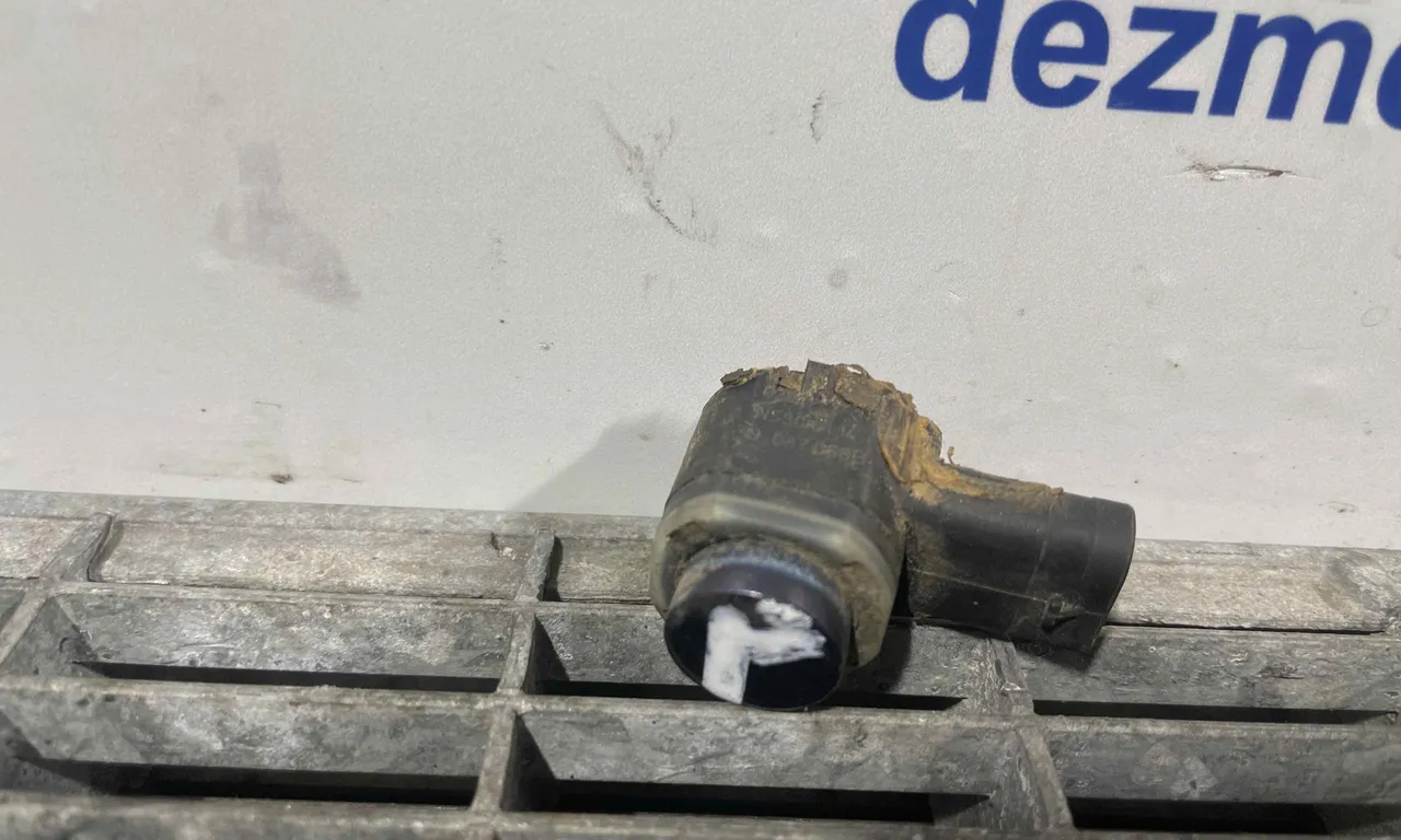 SENZOR PARCARE FATA VOLKSWAGEN PASSAT B7 2010-2014