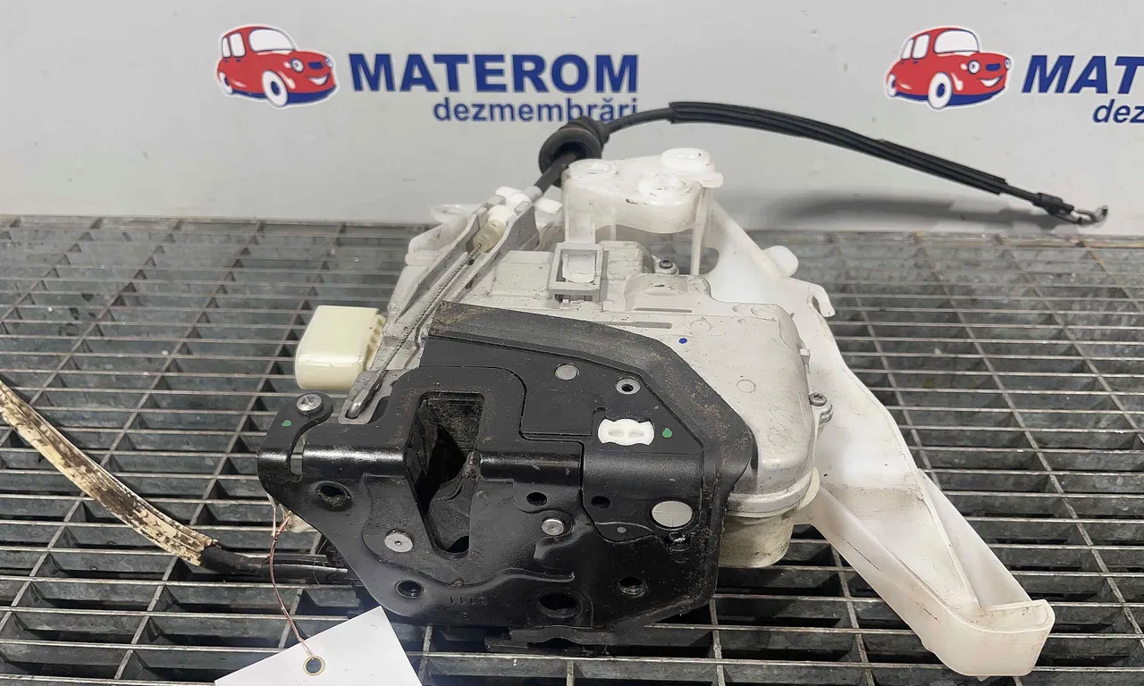 INCUIETOARE USA FATA DREAPTA VOLKSWAGEN PASSAT B7 Variant 2010-2015