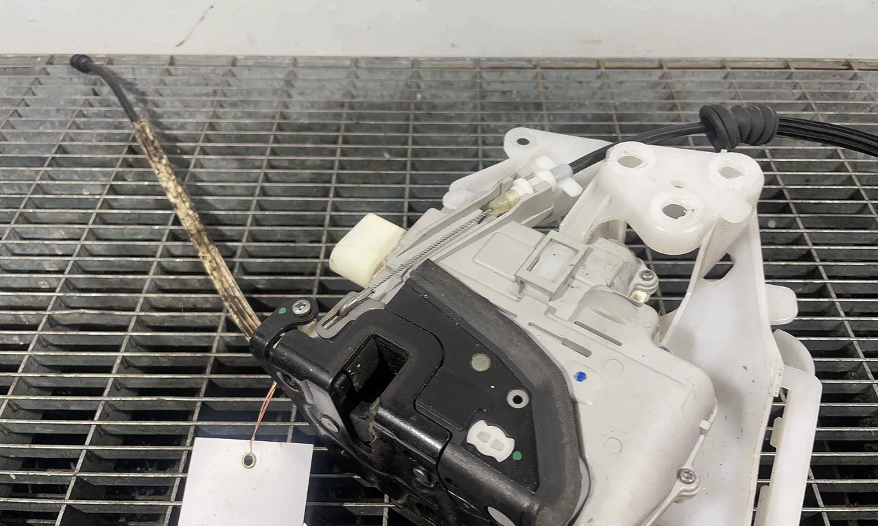 INCUIETOARE USA FATA DREAPTA VOLKSWAGEN PASSAT B7 Variant 2010-2015