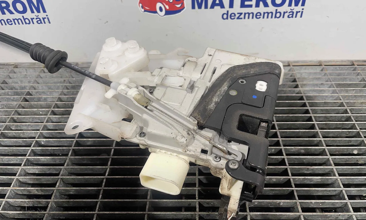 INCUIETOARE USA FATA DREAPTA VOLKSWAGEN PASSAT B7 Variant 2010-2015