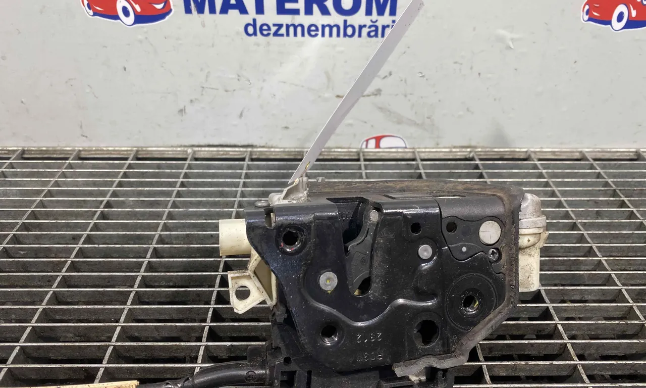 INCUIETOARE USA FATA DREAPTA VOLKSWAGEN PASSAT B7 Variant 2010-2015