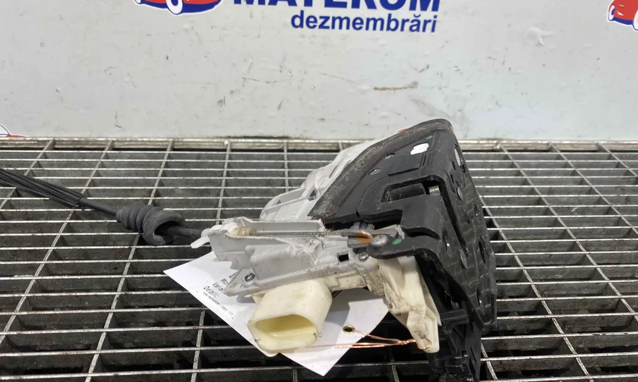 INCUIETOARE USA FATA DREAPTA VOLKSWAGEN PASSAT B7 Variant 2010-2015