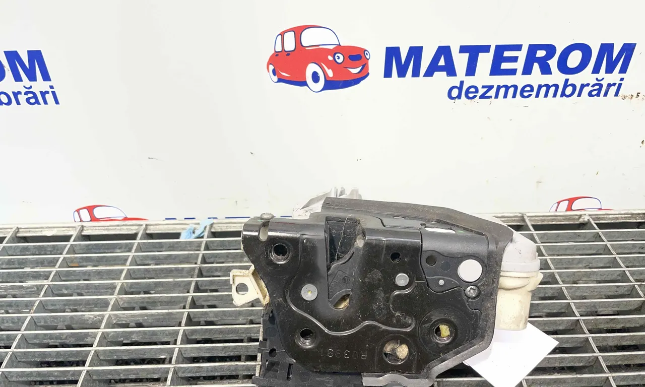 INCUIETOARE USA FATA DREAPTA VOLKSWAGEN PASSAT B7 Variant 2010-2015