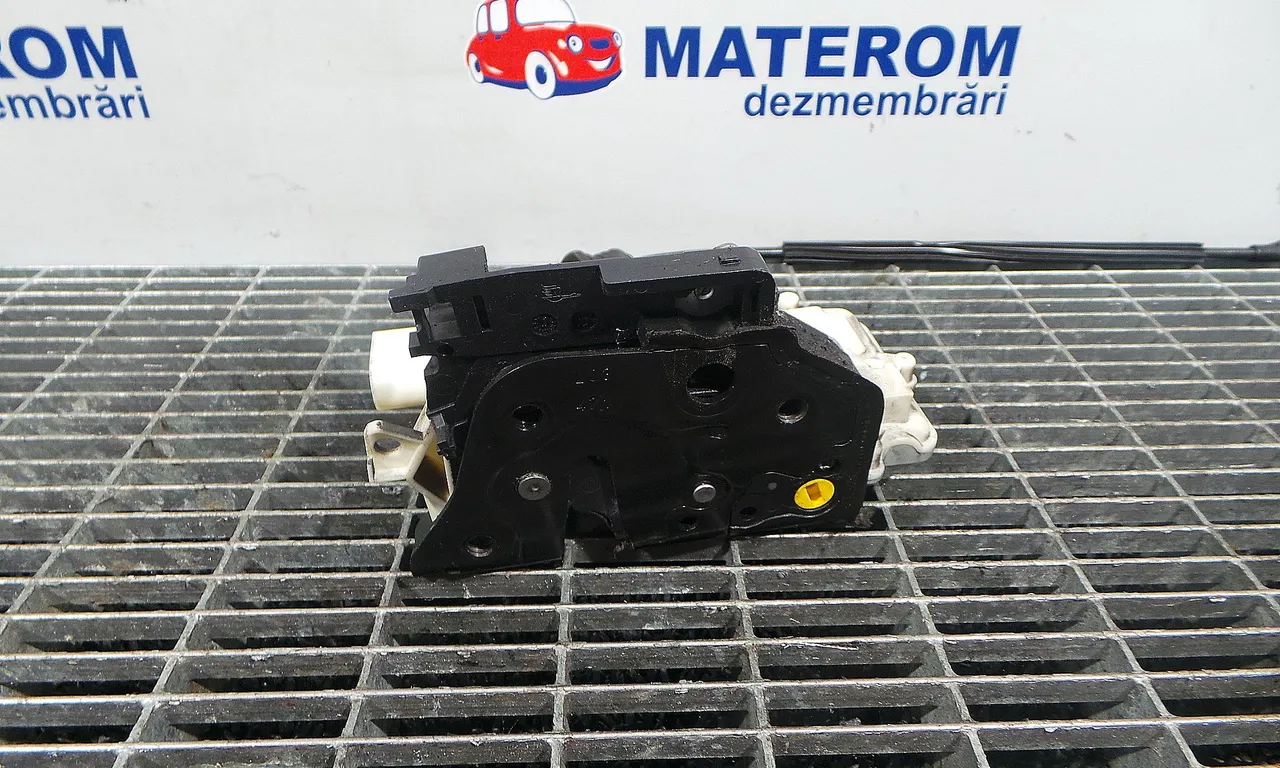 INCUIETOARE USA FATA STANGA VOLKSWAGEN PASSAT B7 Variant 2010-2015