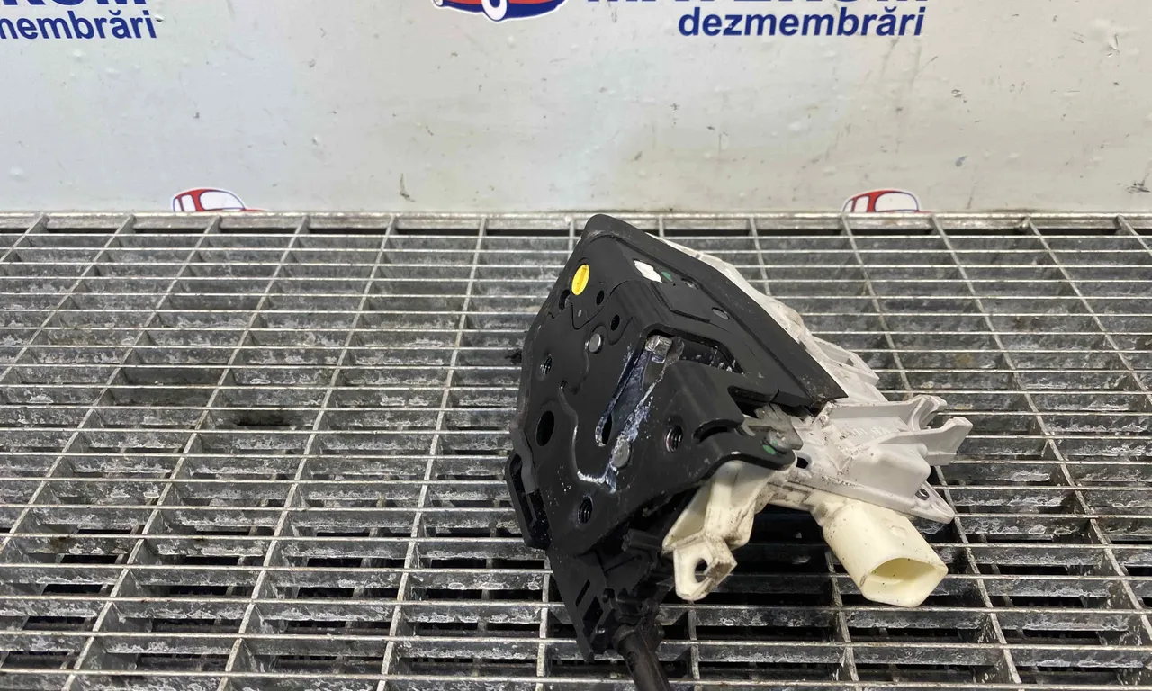 INCUIETOARE USA FATA STANGA VOLKSWAGEN PASSAT B7 Variant 2010-2015