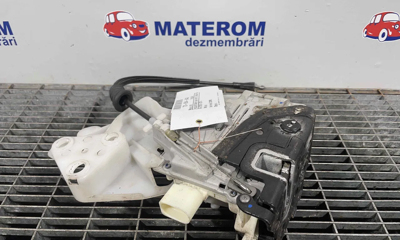 INCUIETOARE USA SPATE DREAPTA VOLKSWAGEN PASSAT B7 Variant 2010-2015