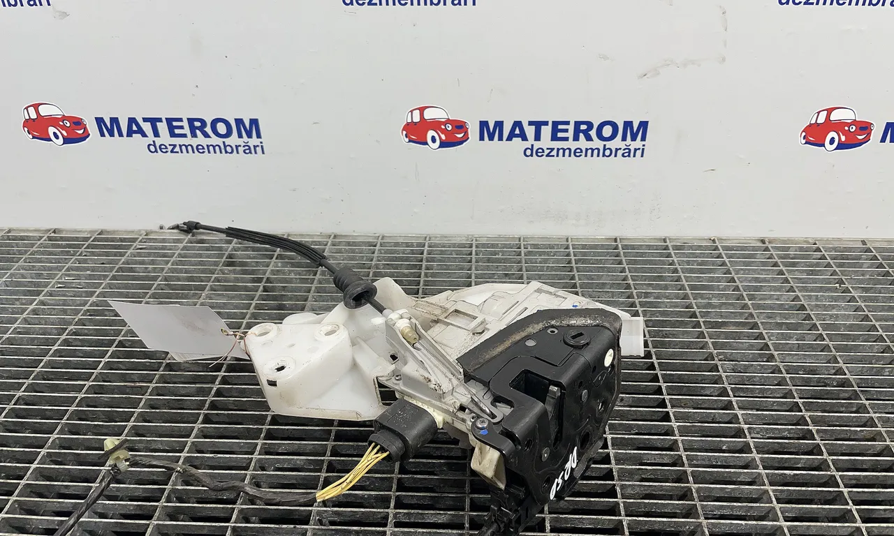 INCUIETOARE USA SPATE DREAPTA VOLKSWAGEN PASSAT B7 Variant 2010-2015