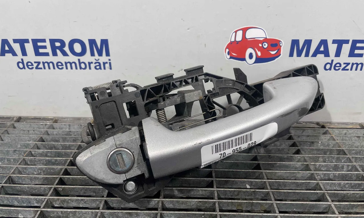 MANER USA FATA DREAPTA VOLKSWAGEN PASSAT B7 Variant 2010-2015