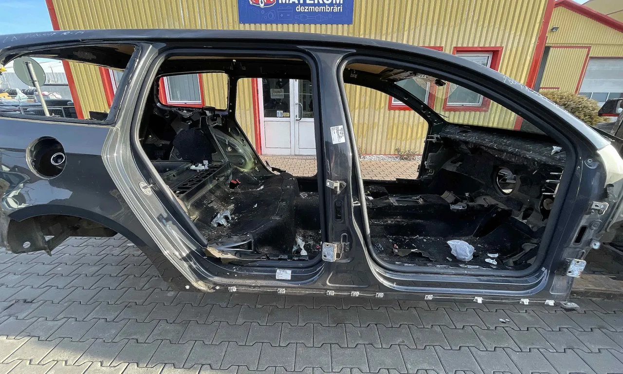 STALP MIJLOC DREAPTA VOLKSWAGEN PASSAT B7 Variant 2010-2015