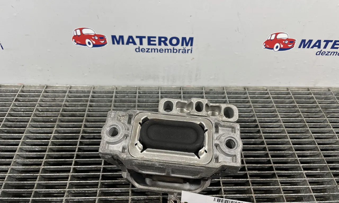 TAMPON MOTOR VOLKSWAGEN PASSAT B7 Variant 2010-2015