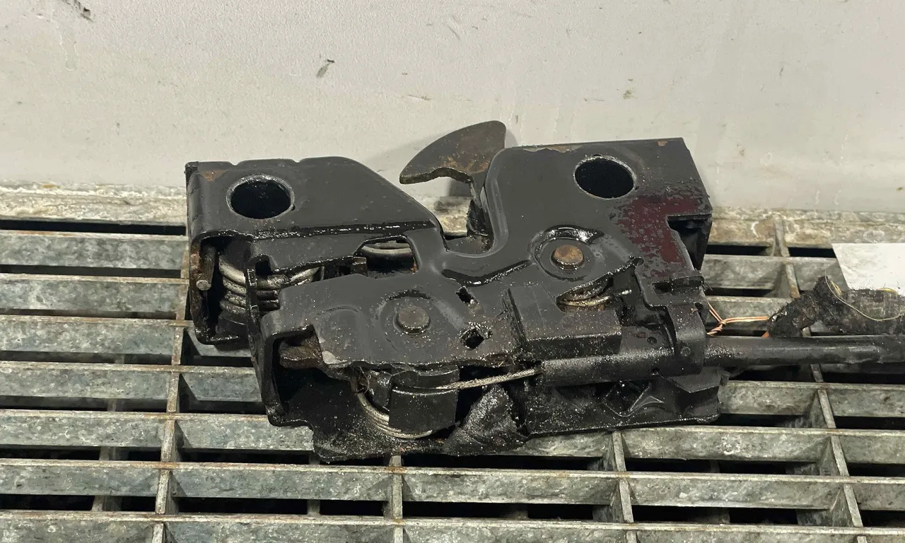 INCUIETOARE CAPOTA FATA VOLKSWAGEN PASSAT B8 2014-2019