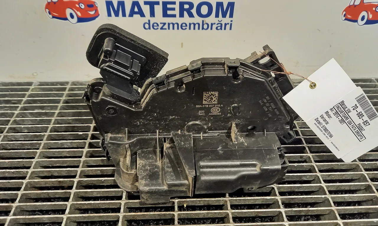 INCUIETOARE USA FATA DREAPTA VOLKSWAGEN PASSAT B8 2014-2019