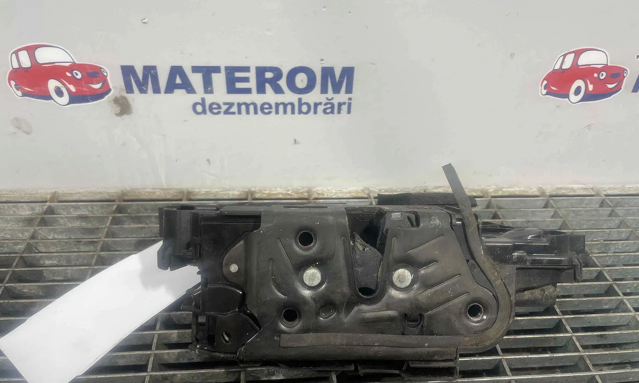 INCUIETOARE USA FATA DREAPTA VOLKSWAGEN PASSAT B8 2014-2019