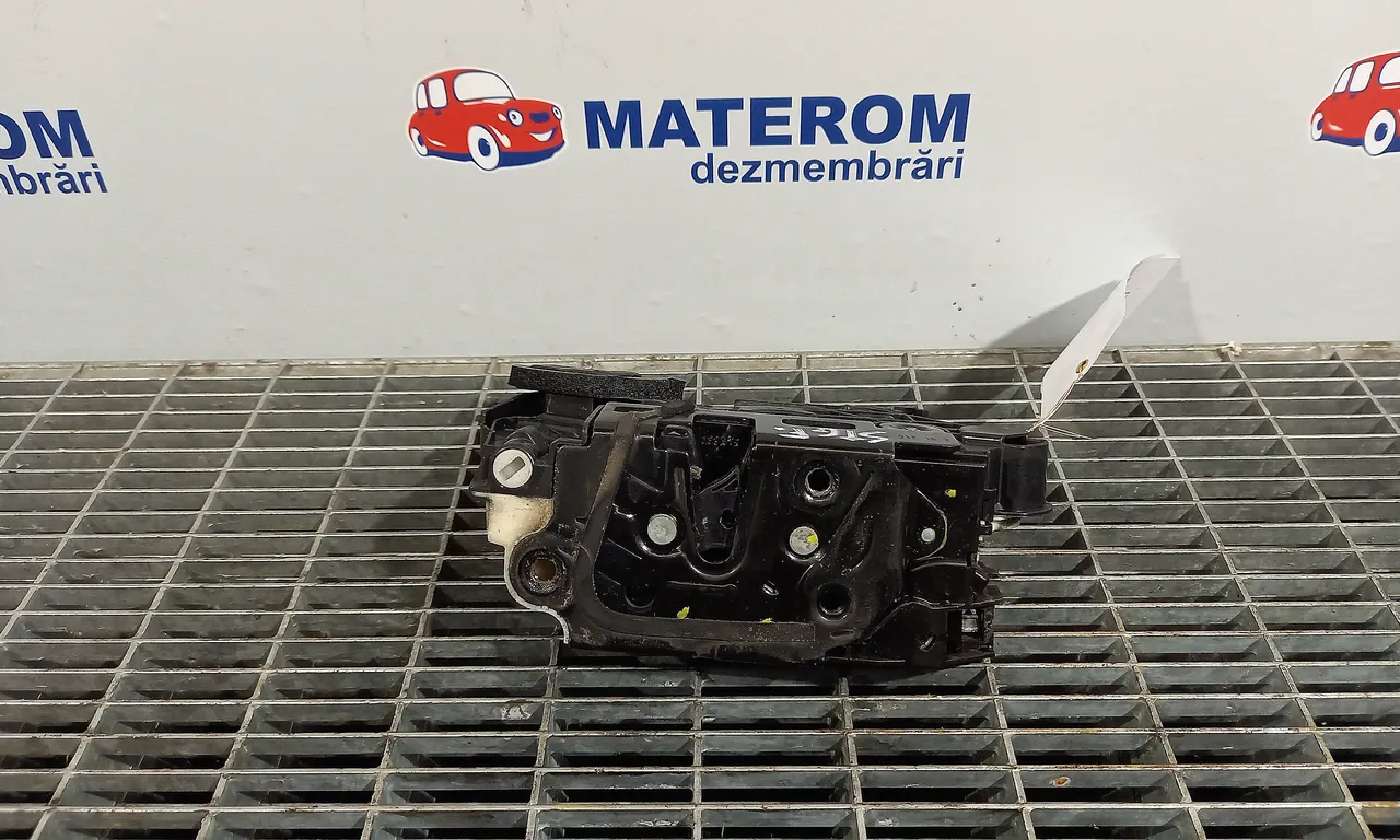 INCUIETOARE USA FATA STANGA VOLKSWAGEN PASSAT B8 2014-2019