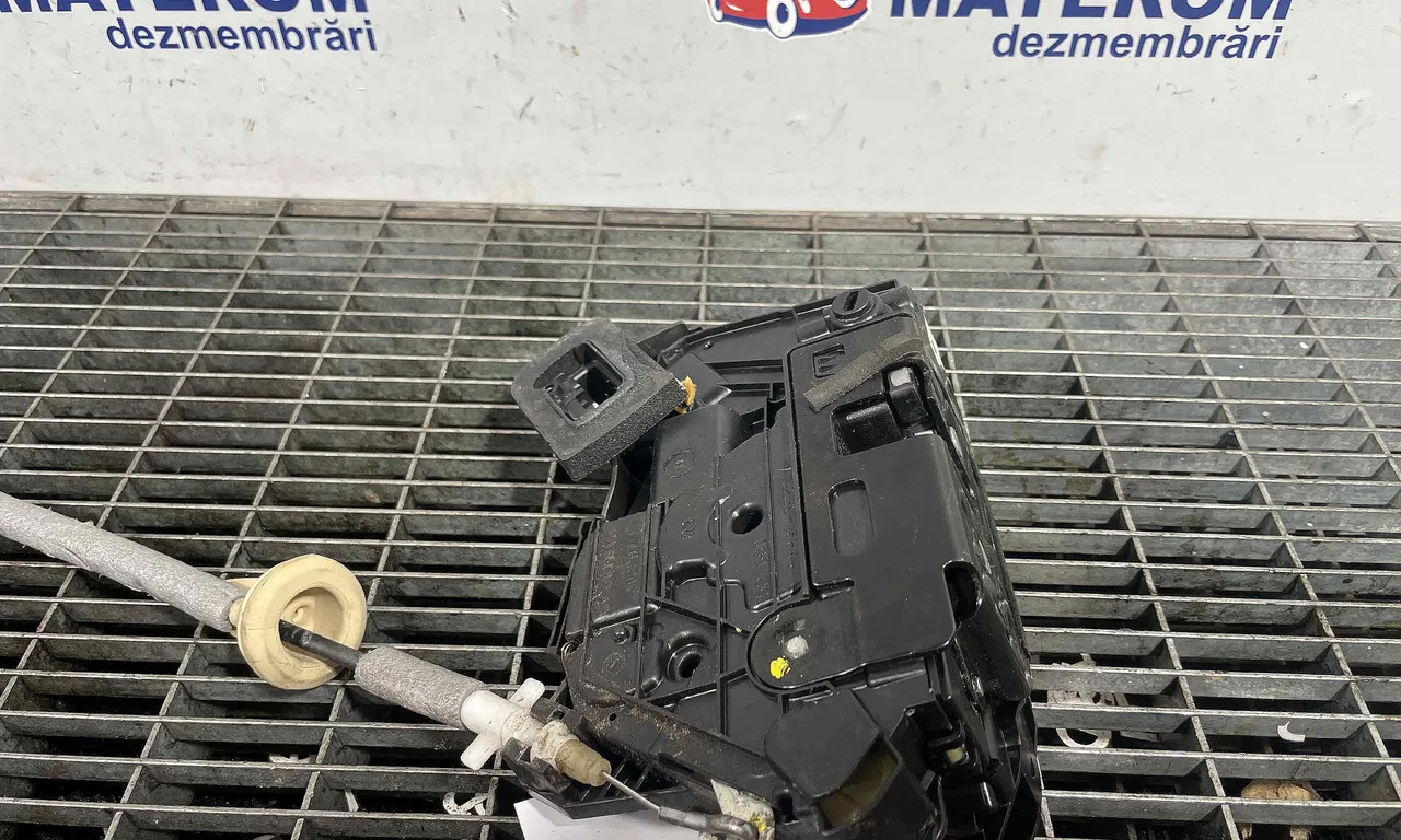 INCUIETOARE USA SPATE DREAPTA VOLKSWAGEN PASSAT B8 2014-2019
