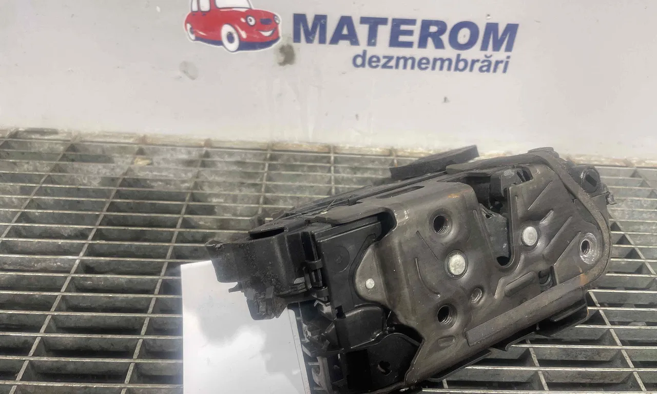 INCUIETOARE USA SPATE DREAPTA VOLKSWAGEN PASSAT B8 2014-2019