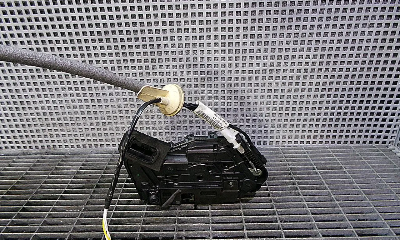 INCUIETOARE USA SPATE STANGA VOLKSWAGEN PASSAT B8 2014-2019
