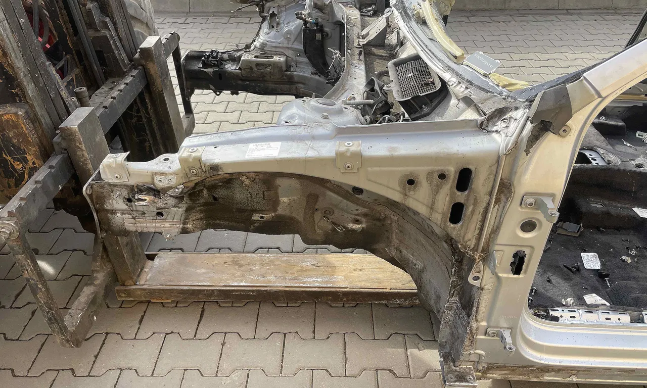 LONJERON STANGA VOLKSWAGEN PASSAT B8 2014-2019