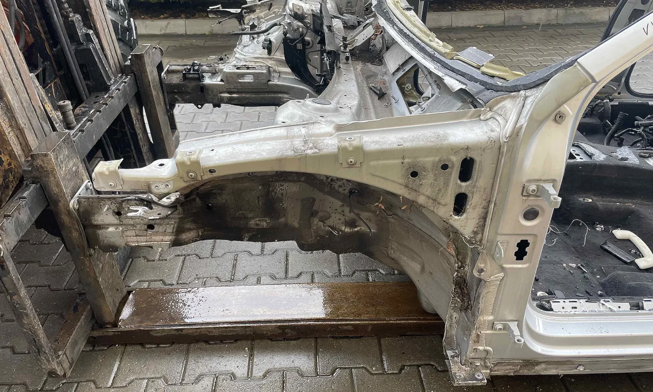LONJERON STANGA VOLKSWAGEN PASSAT B8 2014-2019