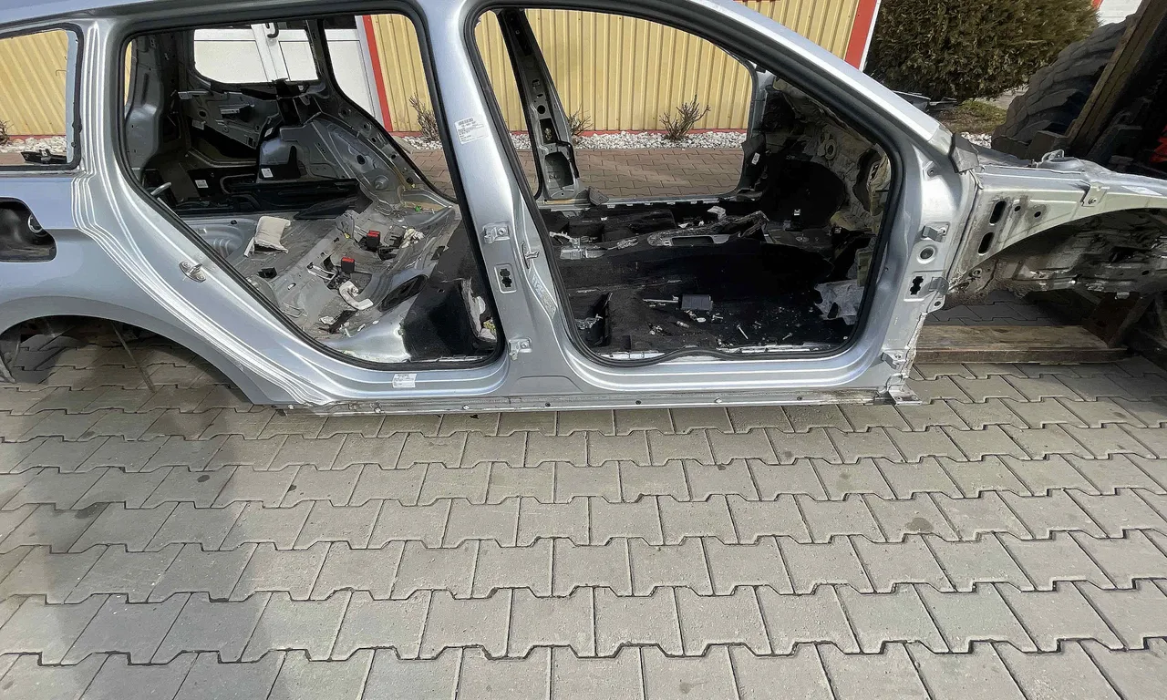 PRAG DREAPTA VOLKSWAGEN PASSAT B8 2014-2019