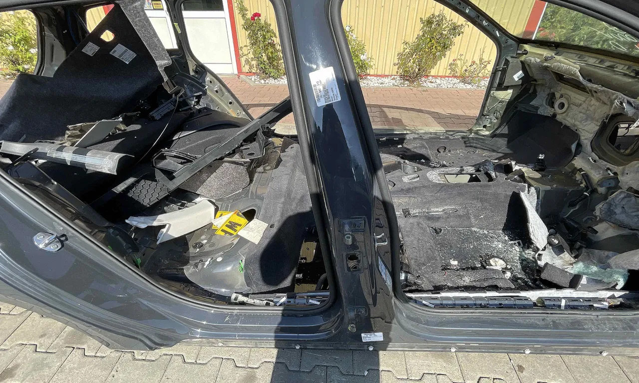 STALP MIJLOC DREAPTA VOLKSWAGEN PASSAT B8 2014-2019
