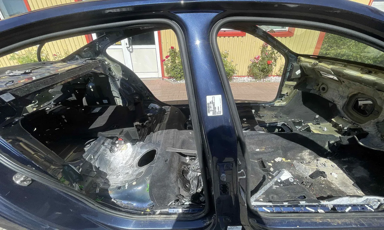 STALP MIJLOC DREAPTA VOLKSWAGEN PASSAT B8 2014-2019