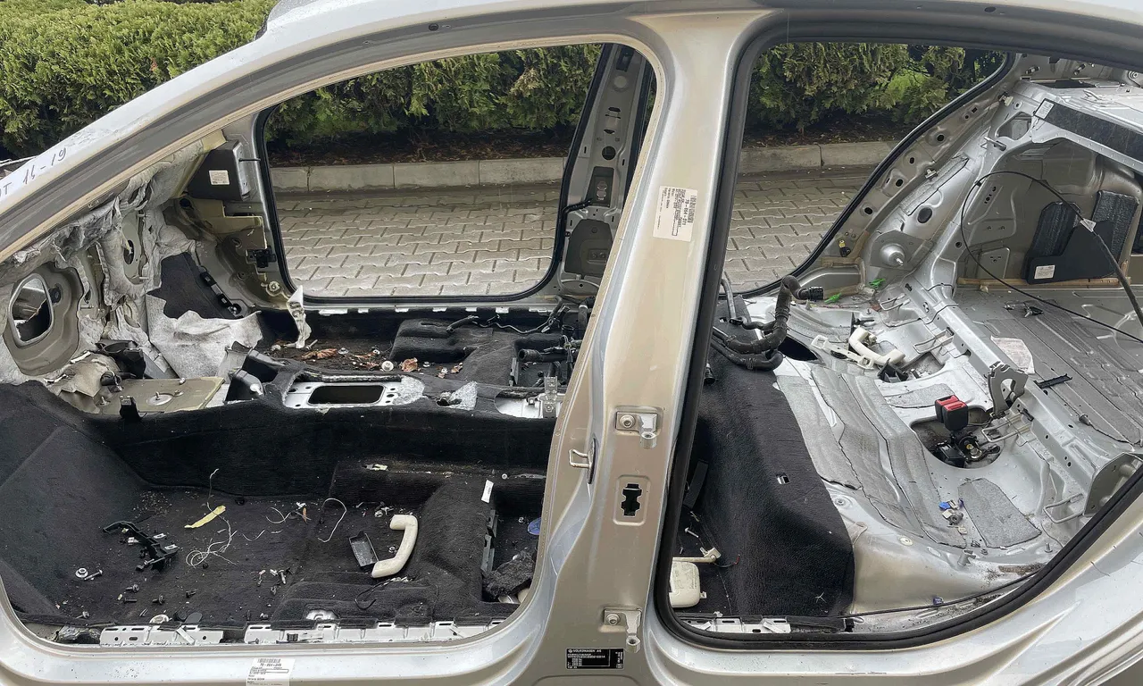 STALP MIJLOC STANGA VOLKSWAGEN PASSAT B8 2014-2019