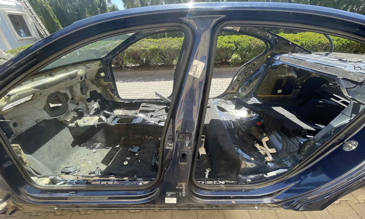 STALP MIJLOC STANGA VOLKSWAGEN PASSAT B8 2014-2019
