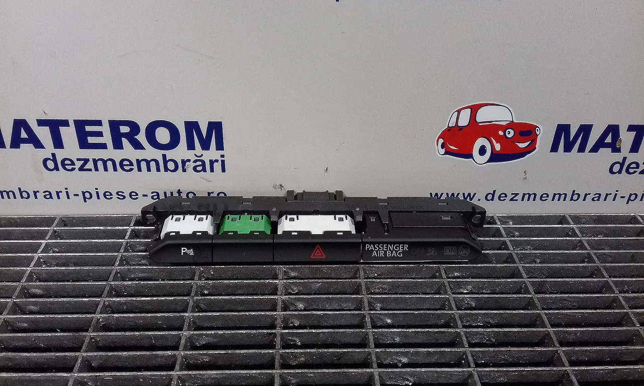 INTRERUPATOR AVARIE VOLKSWAGEN PASSAT B8 2014-2019