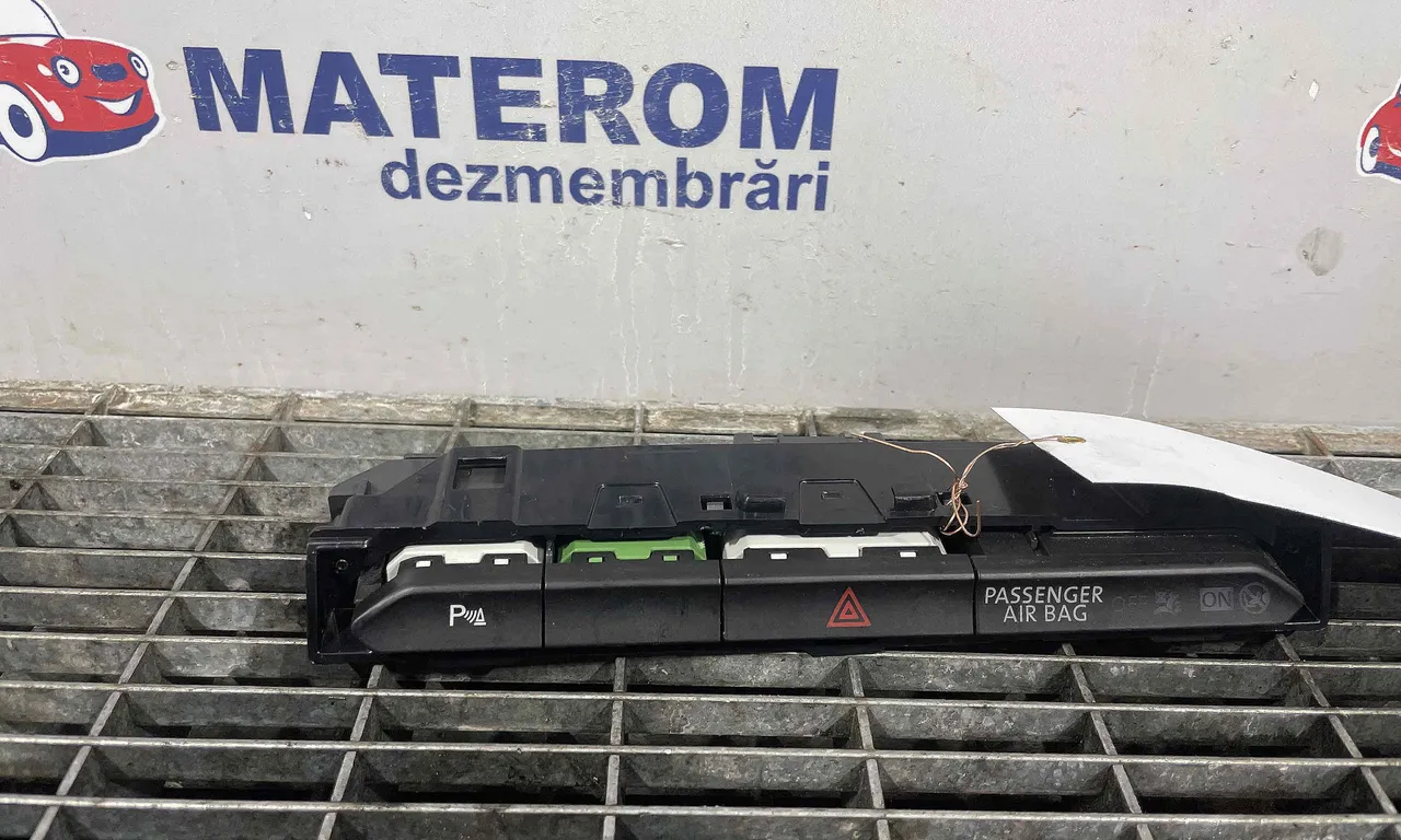 INTRERUPATOR AVARIE VOLKSWAGEN PASSAT B8 2014-2019