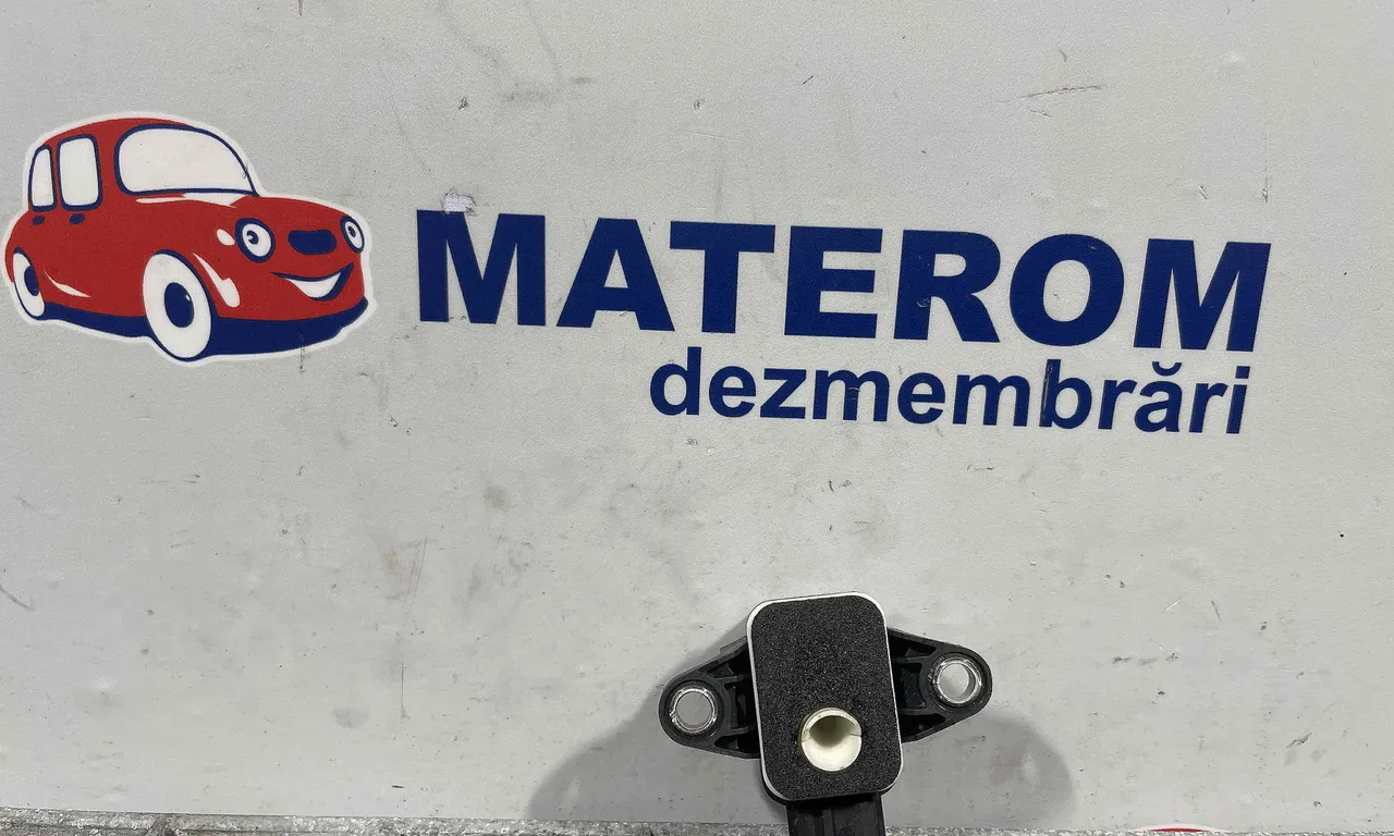 SENZOR IMPACT VOLKSWAGEN PASSAT B8 2014-2019