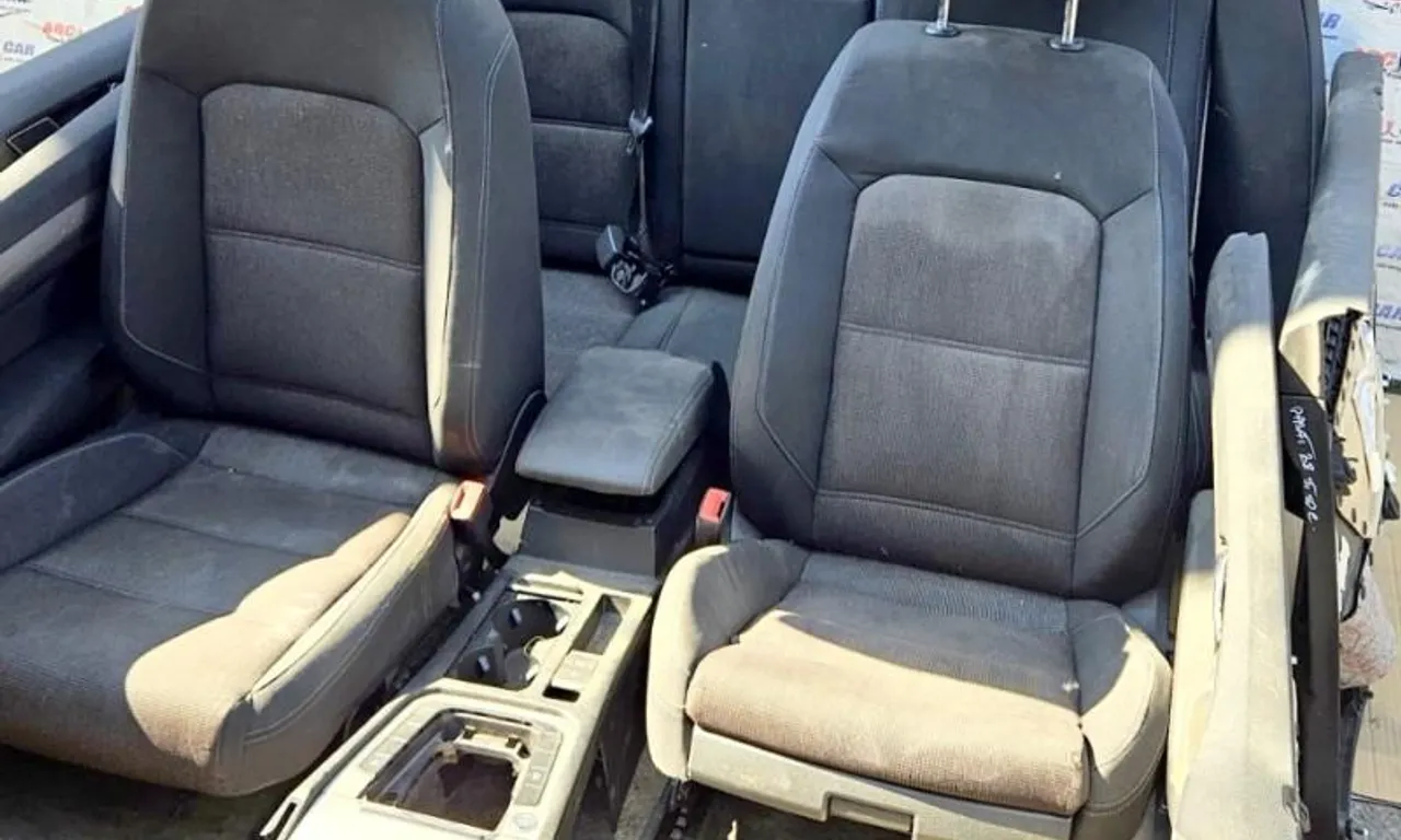 Interior textil cu mici defecte VOLKSWAGEN PASSAT B8 2014-null