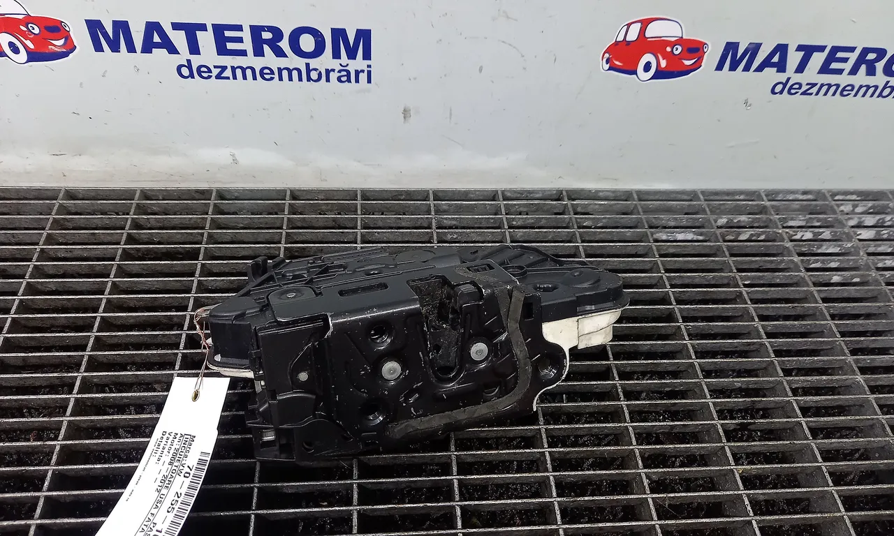 INCUIETOARE USA FATA DREAPTA VOLKSWAGEN PASSAT CC B6 2008-2012
