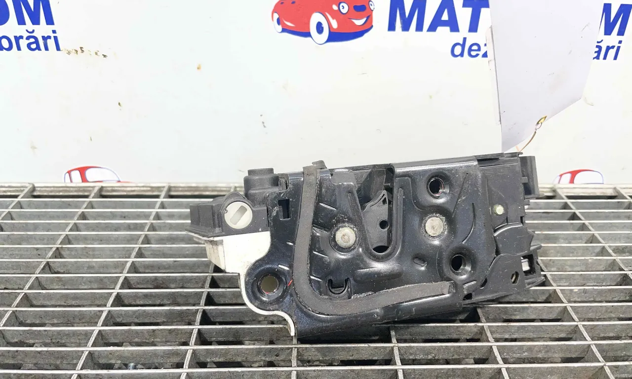 INCUIETOARE USA SPATE STANGA VOLKSWAGEN PASSAT CC B6 2008-2012