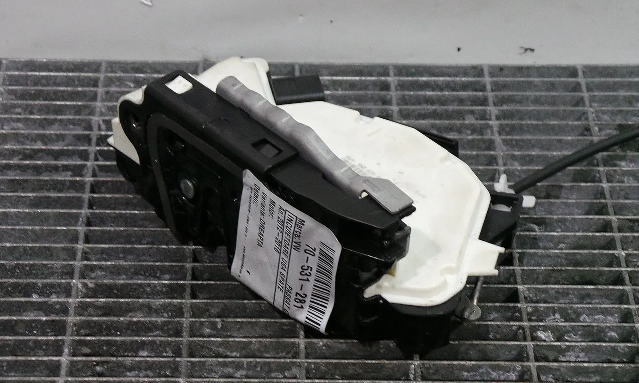 INCUIETOARE USA SPATE DREAPTA VOLKSWAGEN PASSAT CC B7 2011-2017