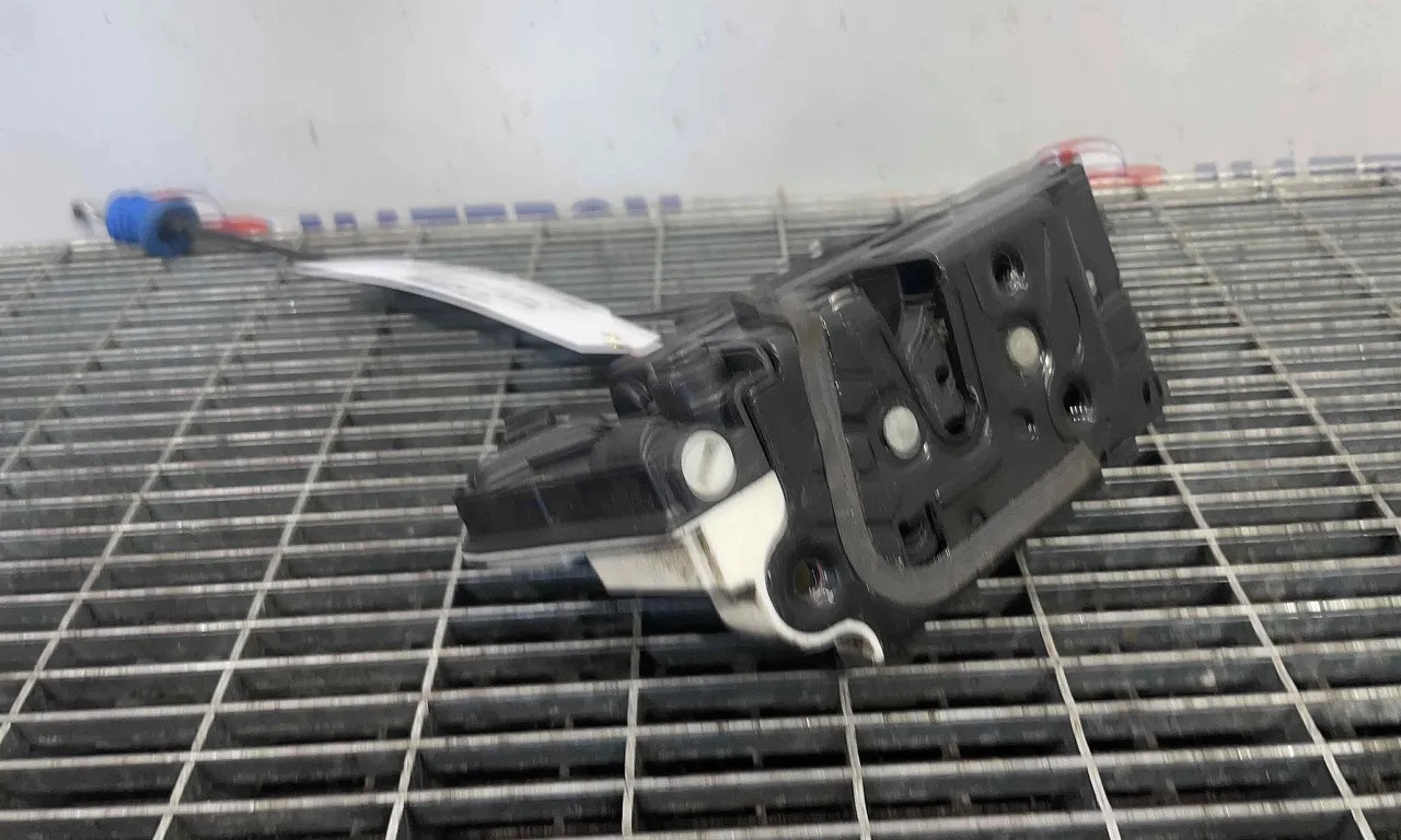 INCUIETOARE USA SPATE STANGA VOLKSWAGEN PASSAT CC B7 2011-2017