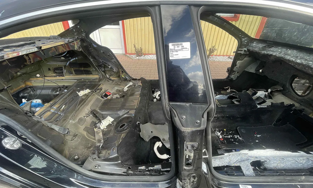 STALP MIJLOC DREAPTA VOLKSWAGEN PASSAT CC B7 2011-2017