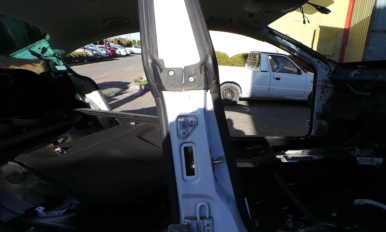 STALP MIJLOC DREAPTA VOLKSWAGEN PASSAT CC B7 2011-2017